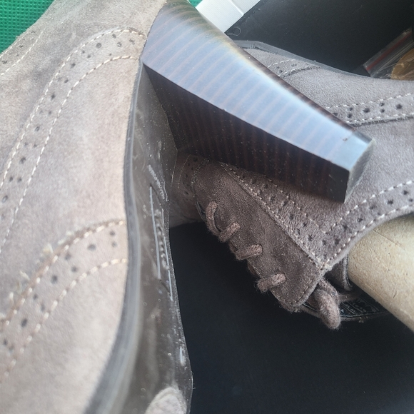 Wingtip Heels - Picture 3 of 5